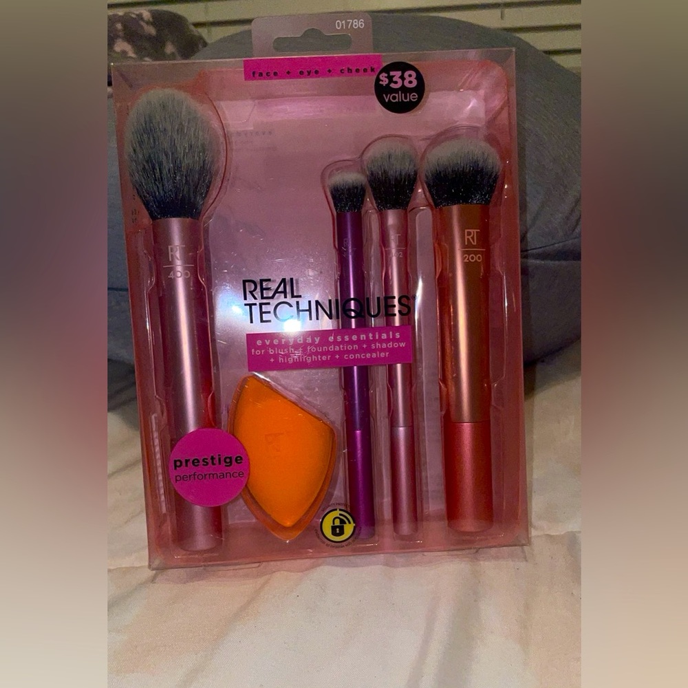 Real Techniques Everyday Essentials brush set